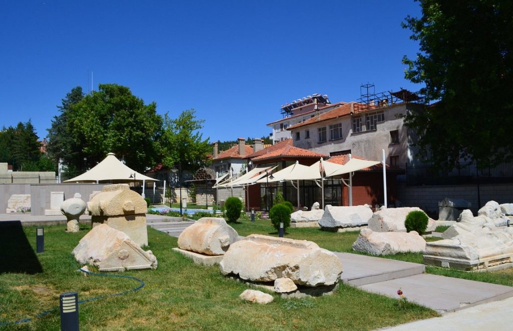 Antalya Arkeoloji Müzesi bahçesi heykeller ücretsiz gezi