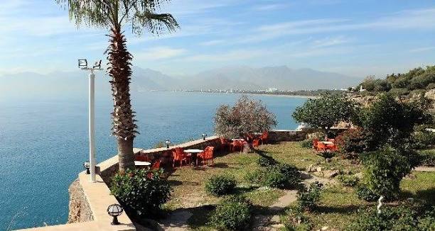 Atatürk Parkı falezler deniz manzarası Antalya ücretsiz gezi