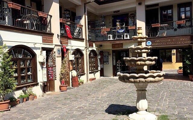 Atlıhan El Sanatları Çarşısı