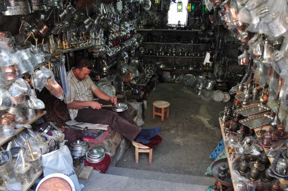 Bakırcılar Çarşısı ustaları Mardin'in gizli kalmış mekanları