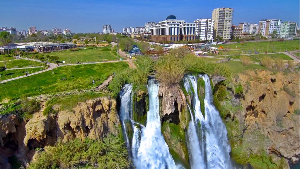 Düden Şelalesi doğa manzarası Antalya gezilecek yerler