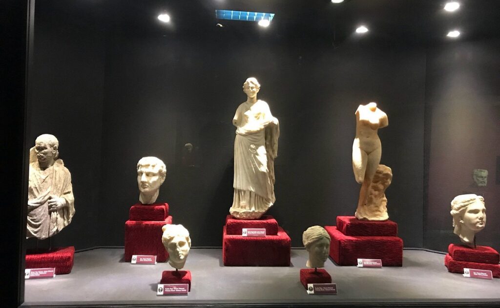 İzmir Arkeoloji Müzesi İzmir tarihi yerler koleksiyon