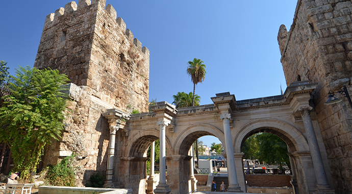 Antalya Kaleiçi tarihi sokaklar ücretsiz gezi