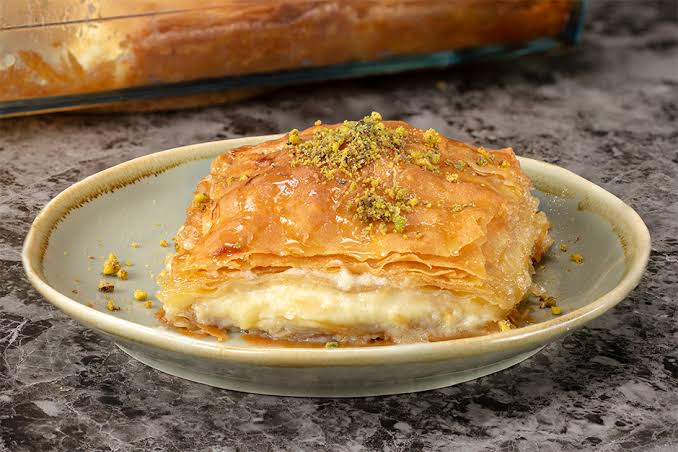Laz böreği Trabzon sokak lezzetleri tatlı