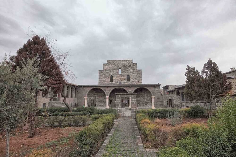Meryem Ana Kilisesi Süryani Diyarbakır tarihi yerler