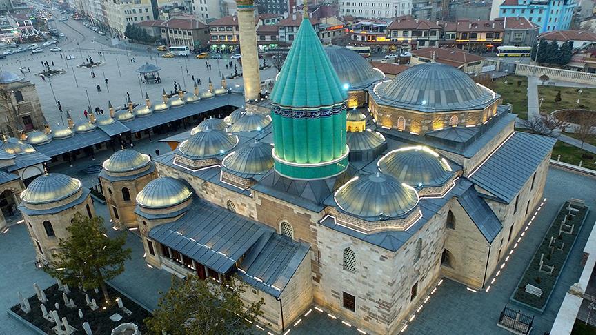 Konya gezilecek yerler Mevlana Türbesi gül bahçesi yeşil kubbe