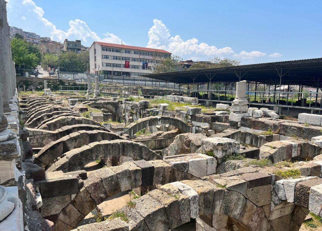 Smyrna Agorası İzmir tarihi yerler kemerli galeriler