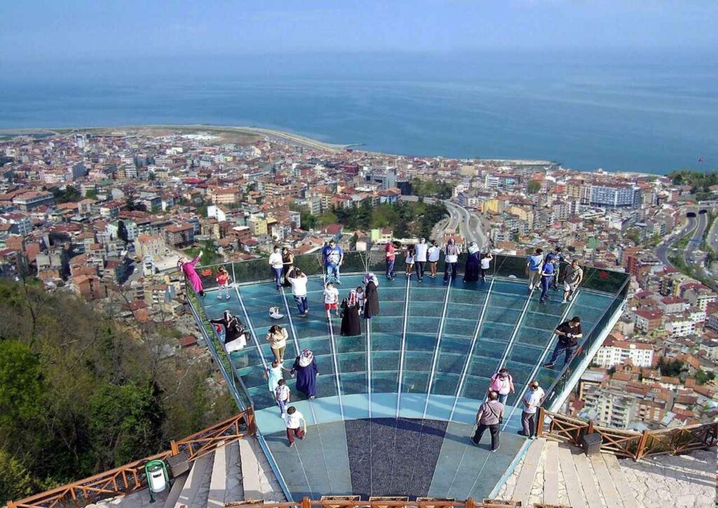 Trabzon gezilecek yerler Boztepe seyir terası manzarası