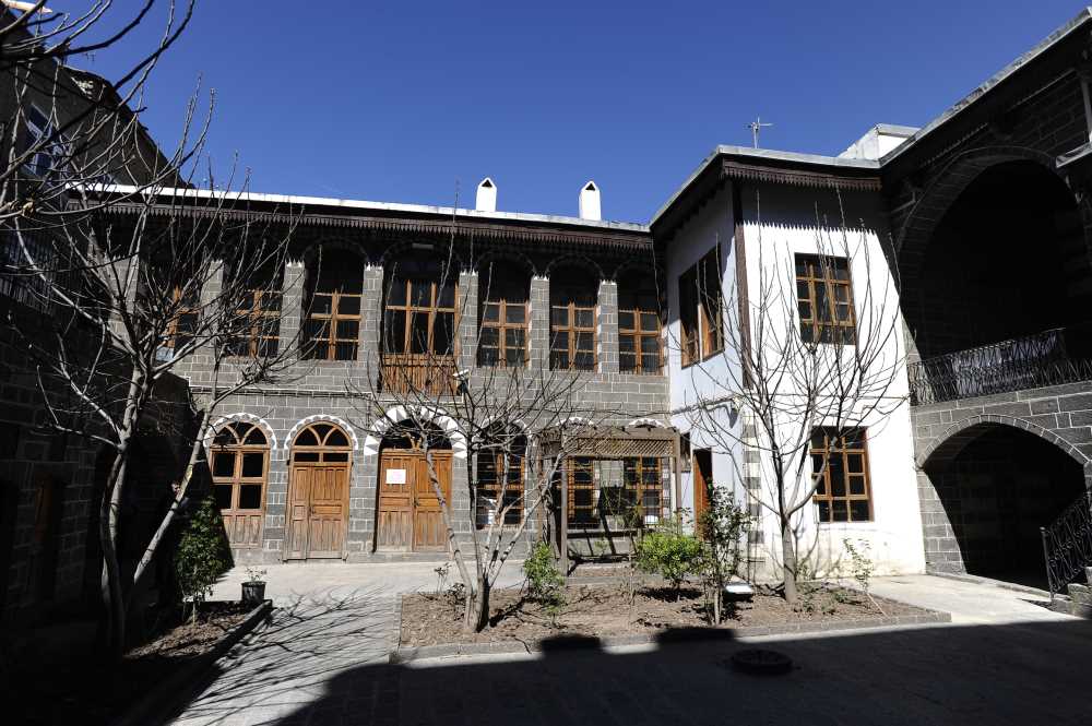 Ziya Gökalp Müzesi bazalt konak Diyarbakır tarihi yerler