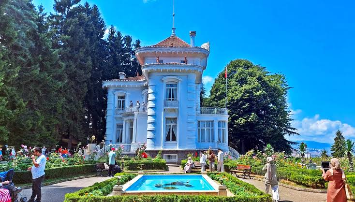 Atatürk Köşkü bahçesi Trabzon tarihi yerler konak