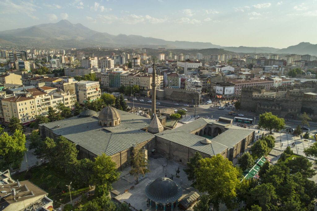 Hunat Hatun Külliyesi Kayseri gezilecek yerler Selçuklu