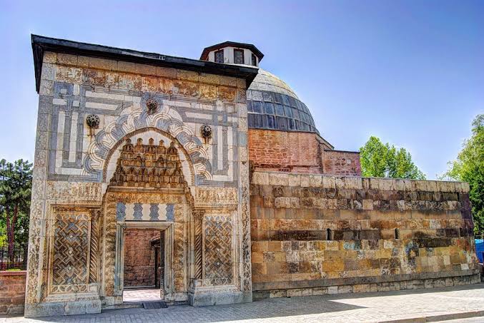 Karatay Medresesi çiniler Konya tarihi yerler