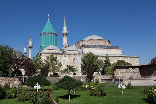 Konya tarihi yerler Mevlana Türbesi yeşil kubbe