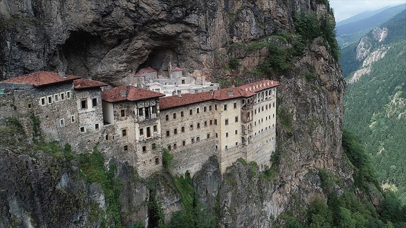 Trabzon tarihi yerler Sümela Manastırı