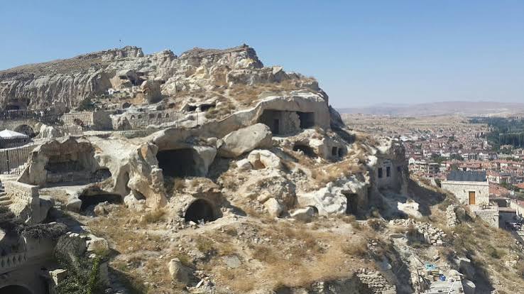 Ürgüp bağları Temenni Tepesi kamp Kapadokya kamp alanları