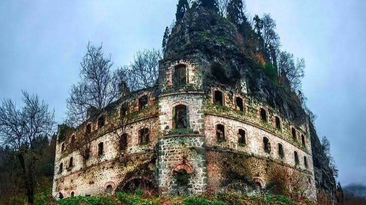 Vazelon Manastırı Trabzon tarihi yerler harabe